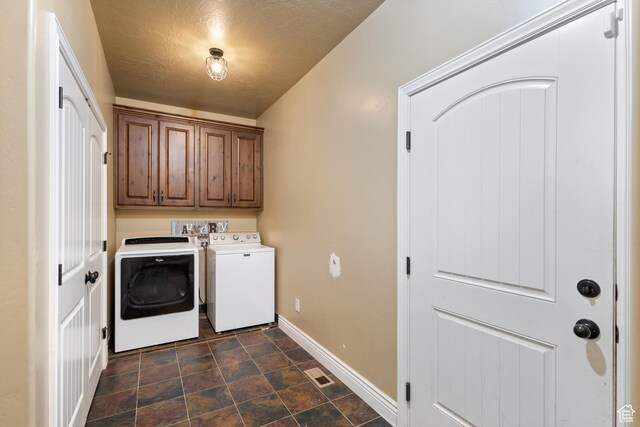 11513 S Jackson Downs Way S, Jordan, UT 84095 - laundry area with cabinets, washing machine and dryer, and a textured ceiling