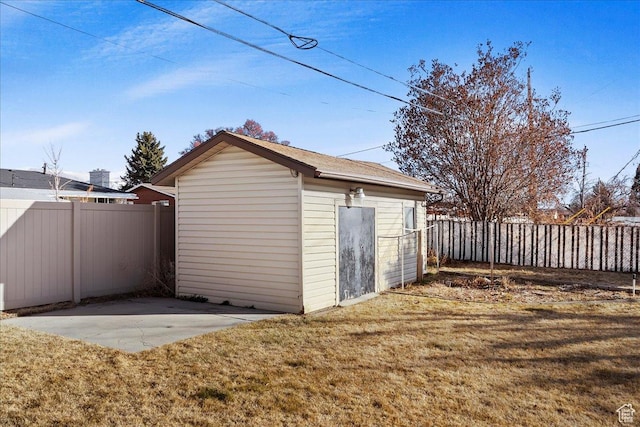 view of outbuilding with a yard