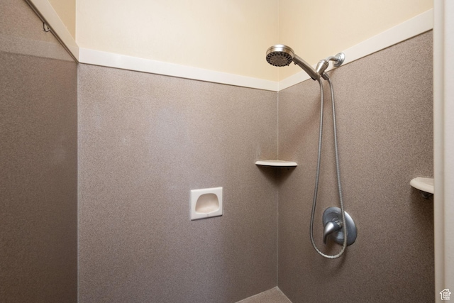 3523 S Desert Hills Dr, St George, UT 84790 - details with a tile shower