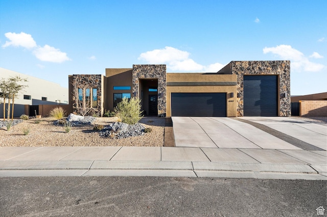 view of front facade featuring a garage