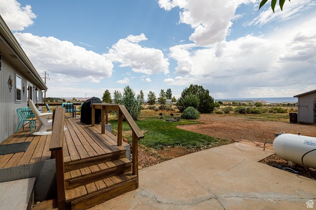 1361 S Roadrunner Cir, Kanab, UT 84741 - view of yard with a patio area and a deck