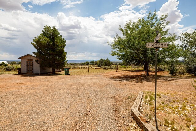 1361 S Roadrunner Cir, Kanab, UT 84741 - view of yard featuring a rural view and a shed