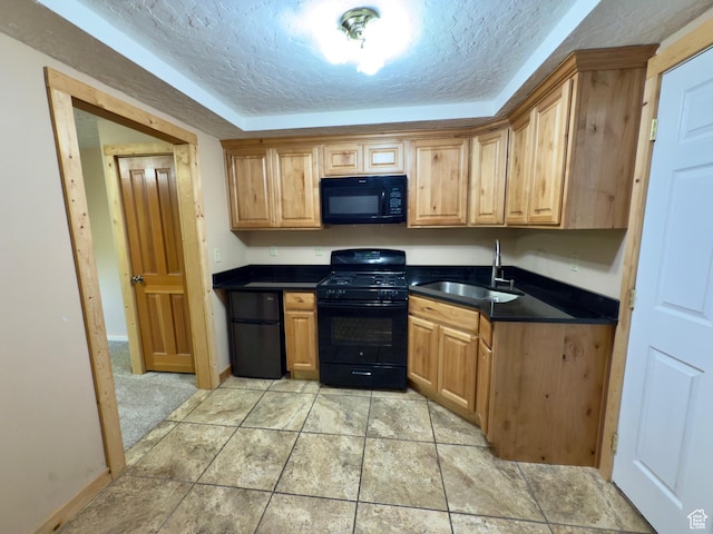 485 S Woodland Hills Dr, Woodland Hills, UT 84653 - kitchen with black appliances, a sink, a textured ceiling, and dark countertops