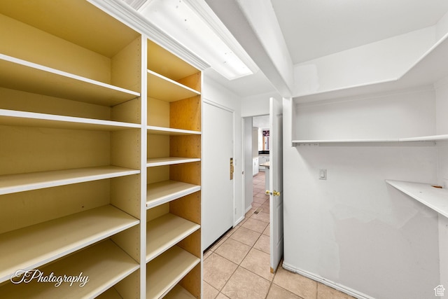 spacious closet featuring light tile patterned floors
