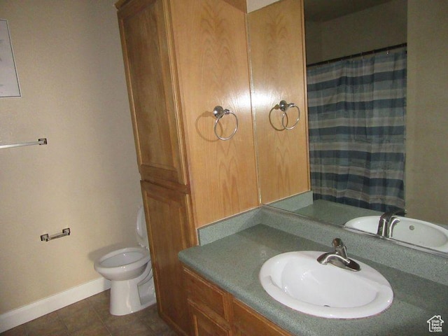 bathroom with tile patterned floors, vanity, curtained shower, and toilet