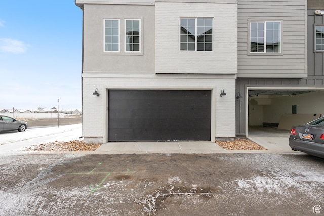view of front facade featuring a garage