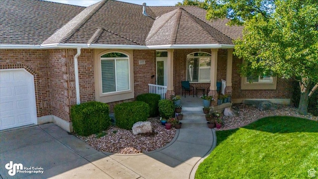 view of front of house with covered porch and a garage