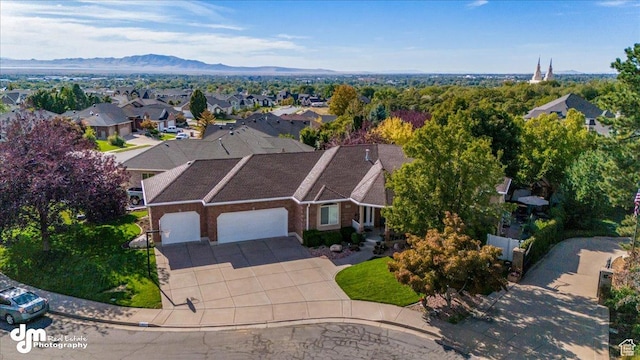 birds eye view of property featuring a mountain view