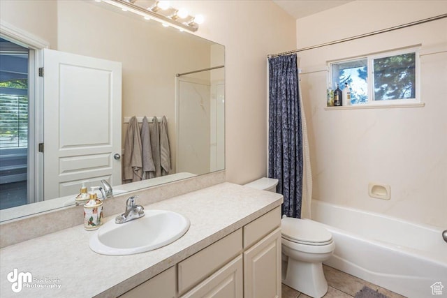 full bathroom featuring plenty of natural light, vanity, toilet, and shower / bath combo with shower curtain