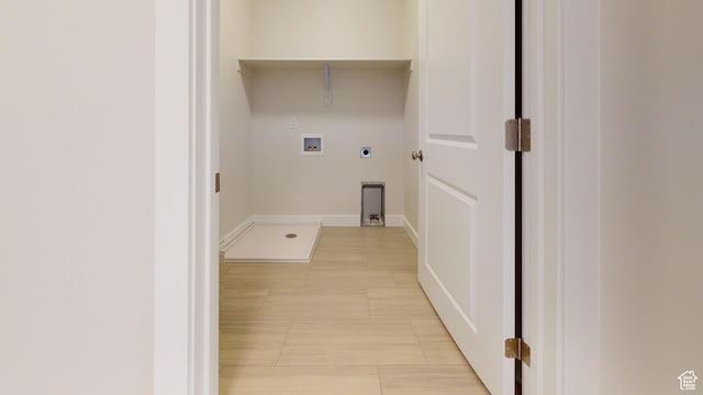 9270 N 5600 W Unit 7, Elwood, UT 84337 - clothes washing area with hookup for a washing machine, laundry area, hookup for an electric dryer, and baseboards