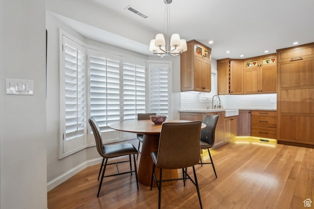 5419 S Kenwood Dr E, Salt Lake City, UT 84107 - dining space with a chandelier, light wood-style flooring, baseboards, and recessed lighting