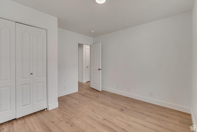 12972 S Cactus Berry Dr, Riverton, UT 84096 - unfurnished bedroom featuring light wood finished floors, baseboards, and a closet