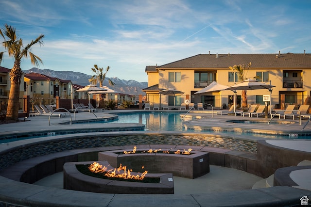334 N 2020 W, Hurricane, UT 84737 - view of pool with a mountain view, a hot tub, a patio, and a fire pit