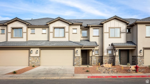 334 N 2020 W, Hurricane, UT 84737 - townhome / multi-family property featuring a garage