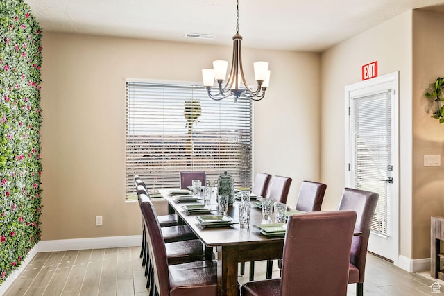 334 N 2020 W, Hurricane, UT 84737 - dining area with light hardwood / wood-style floors and a notable chandelier