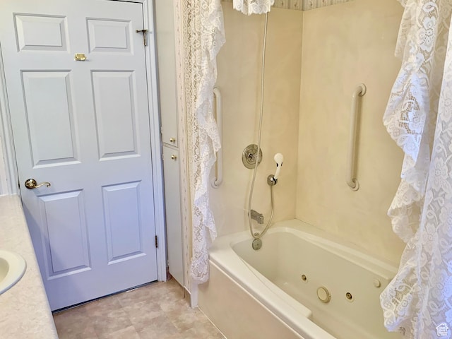 bathroom with shower / bath combo