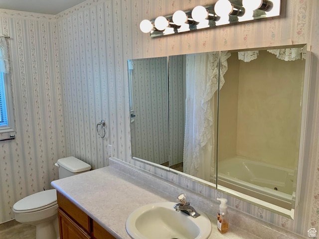 full bathroom with shower / bath combo with shower curtain, vanity, and toilet