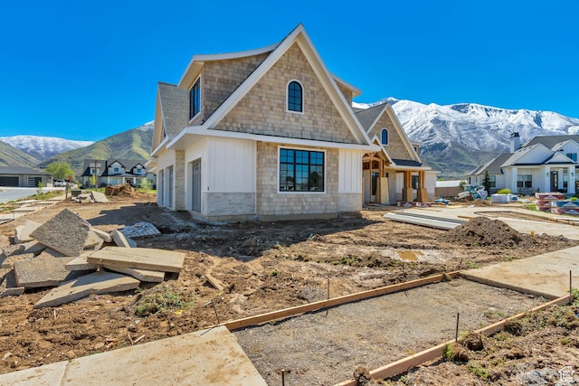 view of front of home with a mountain view