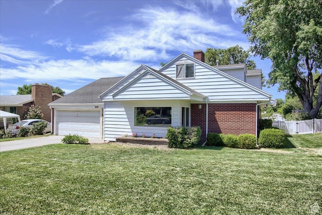 view of front of property featuring a front yard and a garage