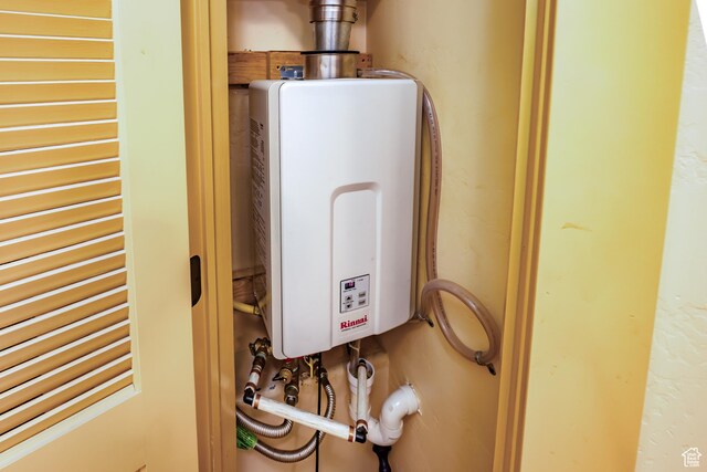 865 Seminole Way S, Washington, UT 84780 - utility room with water heater