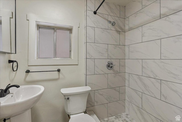 670 16th St, Ogden, UT 84404 - bathroom with a tile shower, toilet, and sink