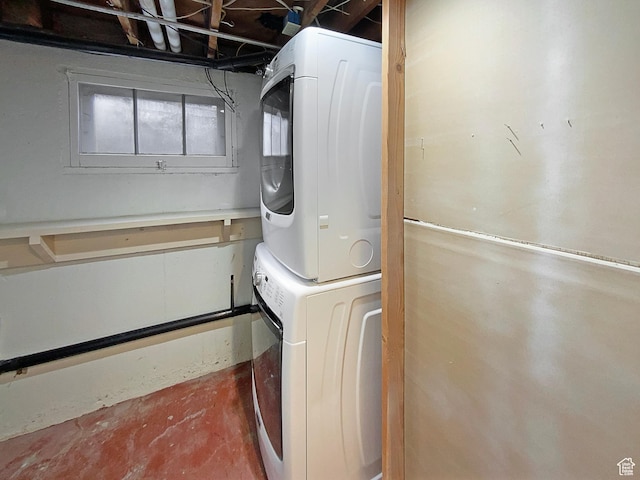2943 S 400 W, Bountiful, UT 84010 - clothes washing area featuring laundry area and stacked washing maching and dryer