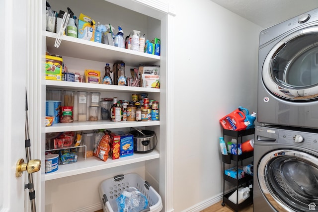 93 N 200 W, Smithfield, UT 84335 - clothes washing area featuring laundry area, baseboards, and stacked washer / dryer