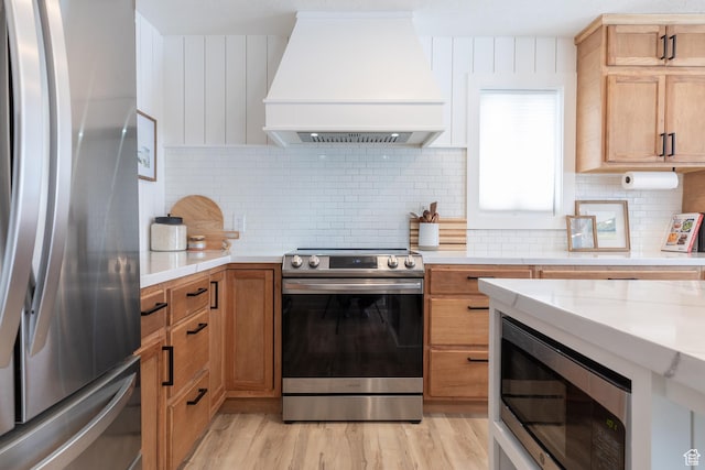 93 N 200 W, Smithfield, UT 84335 - kitchen with light wood finished floors, stainless steel appliances, premium range hood, and decorative backsplash