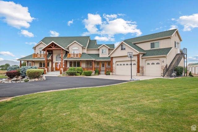 view of front of home with a front lawn, stucco siding, a balcony, and aphalt driveway
