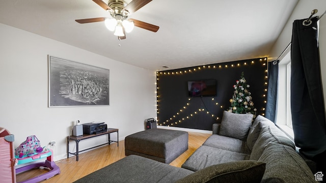 2812 S 9150 W, Magna, UT 84044 - living area featuring light wood-style floors, baseboards, and a ceiling fan