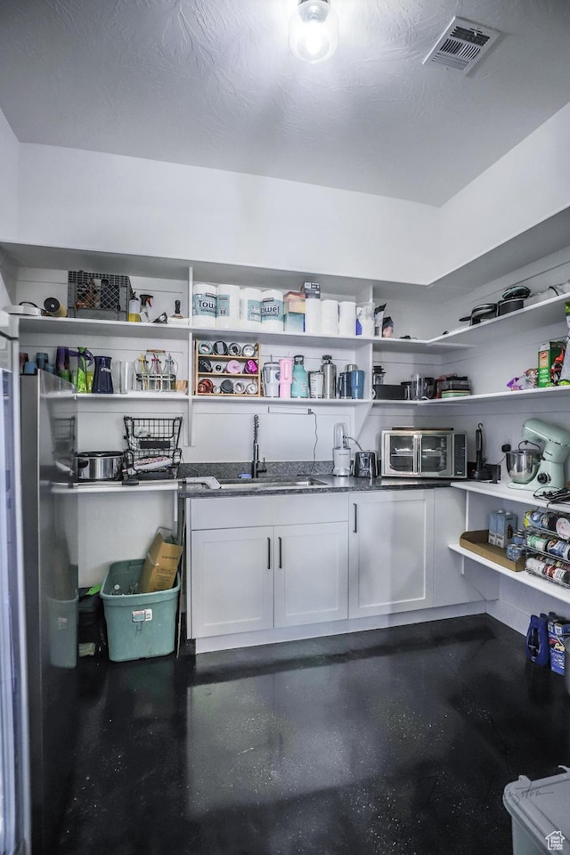 2906 N Purple Sage Rd, Apple Valley, UT 84737 - pantry featuring a sink