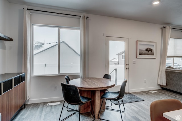 dining area featuring recessed lighting, baseboards, visible vents, and light wood-style flooring