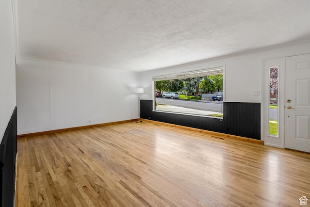 1417 E 700 S, Provo, UT 84606 - interior space featuring light wood-style floors, a textured ceiling, and baseboards