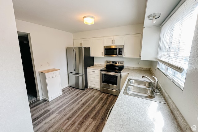88 W 50 S Unit V-1, Centerville, UT 84014 - kitchen with baseboards, dark wood-style flooring, stainless steel appliances, white cabinetry, and a sink