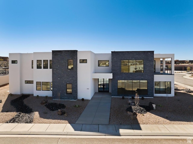 1461 W Canyon Tree Dr, St George, UT 84770 - contemporary home with stucco siding