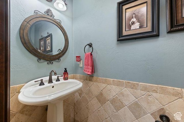bathroom with a textured wall