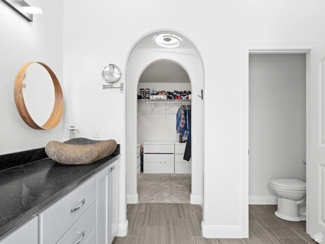 4863 N Shady Hollow Ln W, Lehi, UT 84043 - full bathroom featuring a spacious closet, toilet, vanity, and baseboards