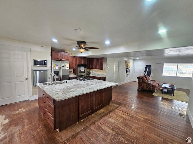 245 W 300 N, Fillmore, UT 84631 - kitchen with dark wood-style floors, stainless steel appliances, a sink, and a center island with sink