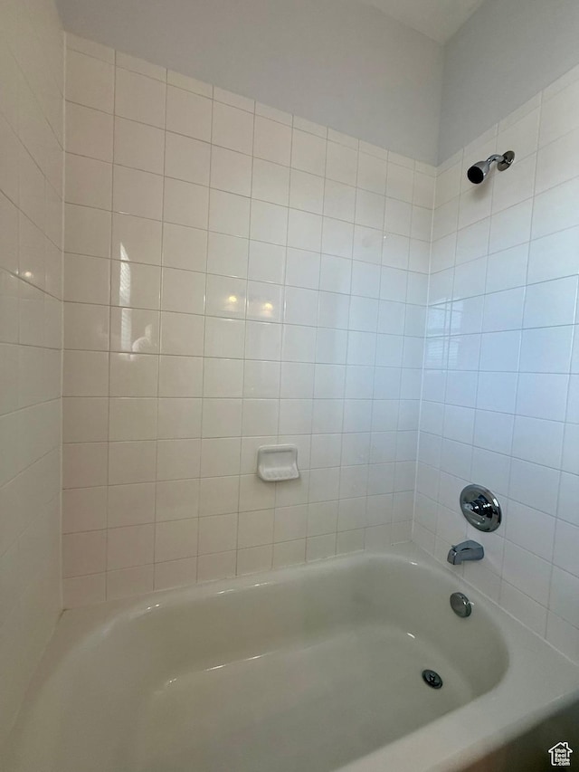 bathroom featuring shower / bathing tub combination