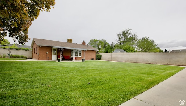 view of yard featuring a patio area