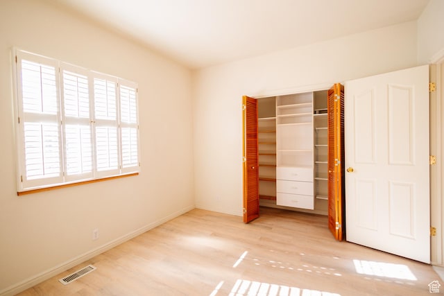 524 S Oak Ln W Unit 3, Tooele, UT 84074 - unfurnished bedroom with light wood-style flooring, a closet, visible vents, and baseboards