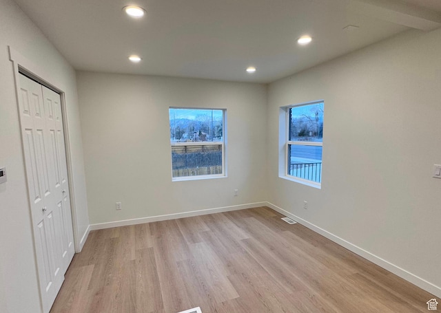 unfurnished bedroom featuring light wood finished floors, baseboards, visible vents, and recessed lighting