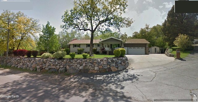ranch-style house featuring driveway and an attached garage