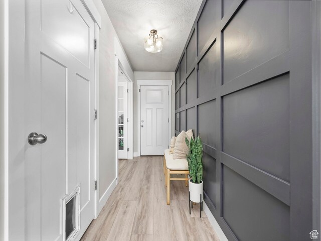 1463 S Lake View Terrace Rd, Saratoga Springs, UT 84045 - corridor featuring light wood-type flooring, visible vents, a textured ceiling, and baseboards