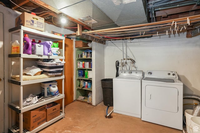 washroom with laundry area and washer and clothes dryer
