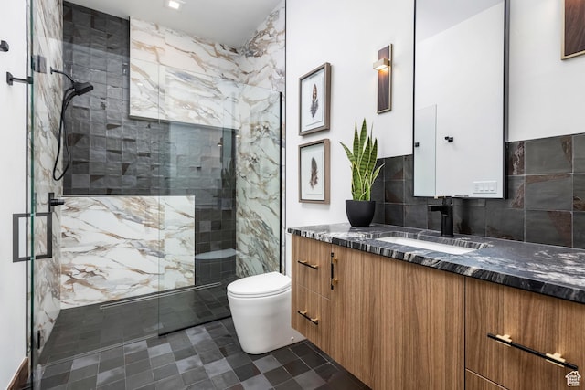 full bathroom featuring toilet, a shower stall, backsplash, and vanity