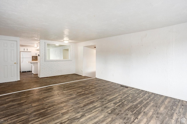 170 S 500 E, Duchesne, UT 84021 - empty room featuring dark wood-style floors and visible vents