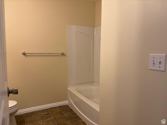 1829 W 1120 S Unit 128, Springville, UT 84663 - full bathroom with a tub, tile patterned flooring, baseboards, and toilet