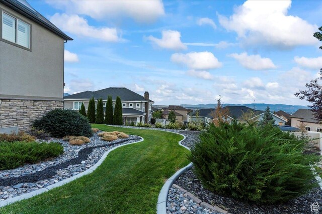 view of yard featuring a mountain view and a residential view