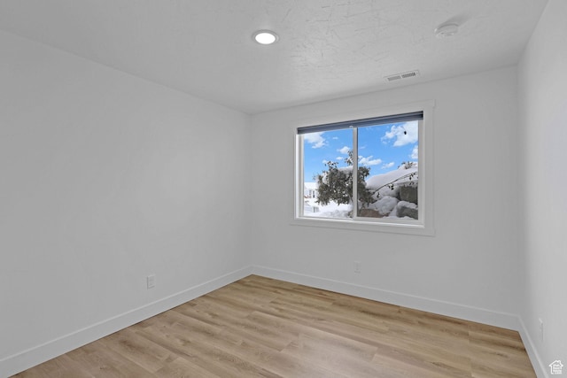 680 E 525 N, Providence, UT 84332 - unfurnished room featuring light wood-style floors, recessed lighting, visible vents, and baseboards